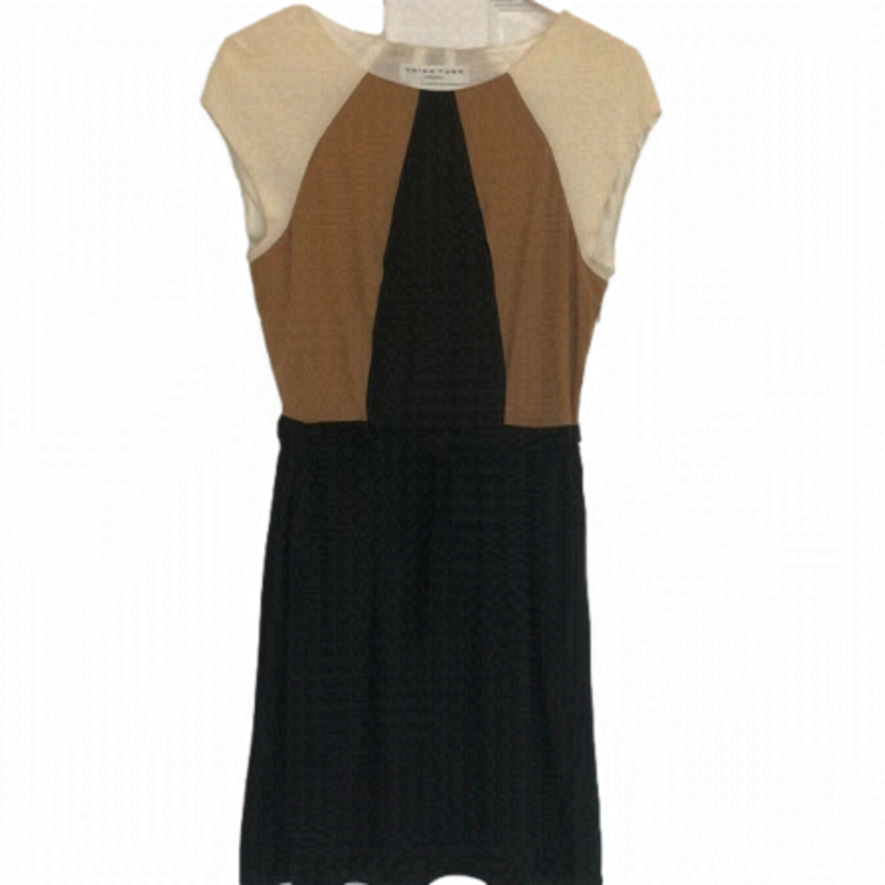 𝅺trina Turk silk dress in tan black cream. Fully lined. Belted